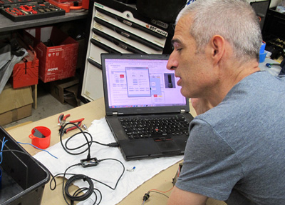Eric Mommey, expert en lecture de datas teste les nouveaux capteurs Texys 