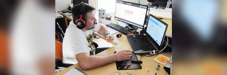 Patricke Bizon en formation MICADO sur son PC